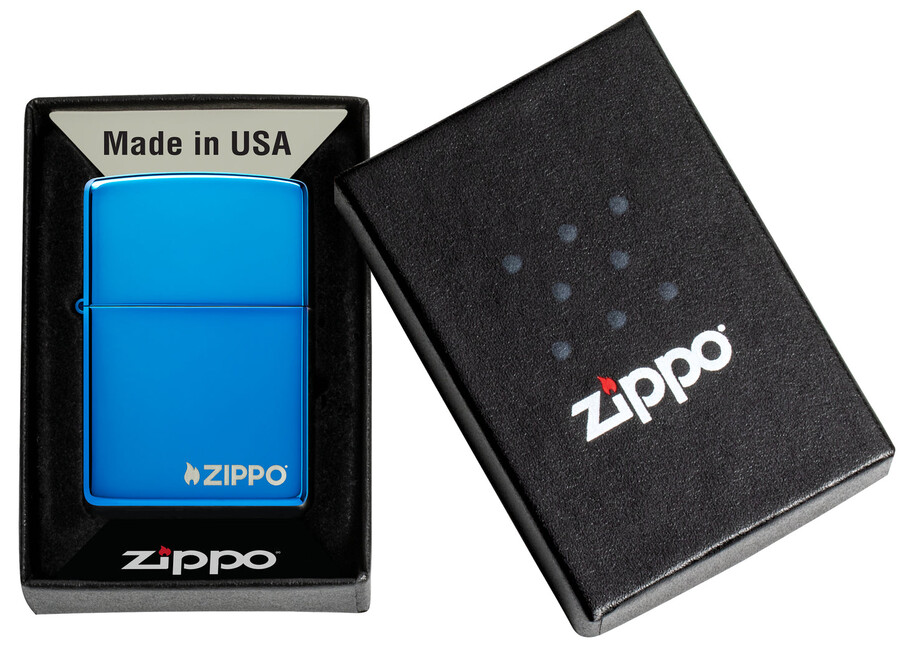 klassisches hochglanzpoliertes blaues zippo-logo