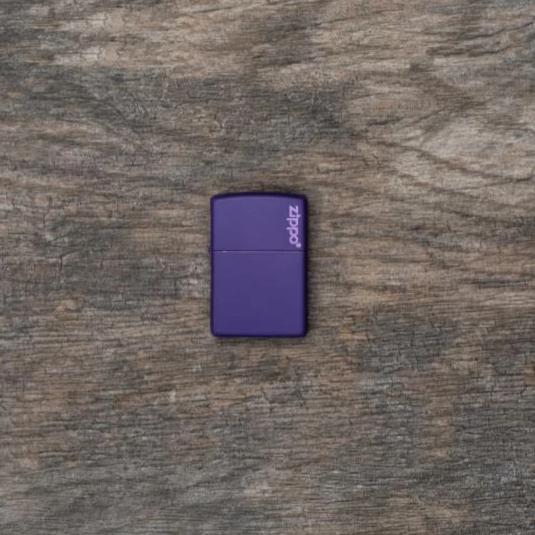klassisches lila mattes zippo-logo