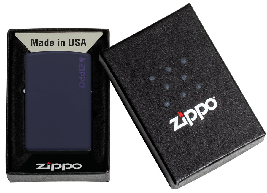 klassisches marineblaues mattes zippo-logo