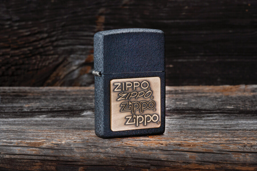 schwarzes crackle gold zippo logo
