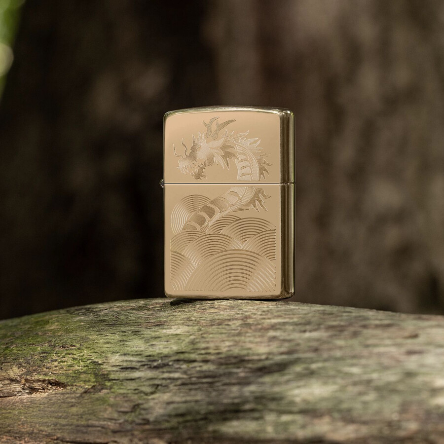 goldenes drachendesign