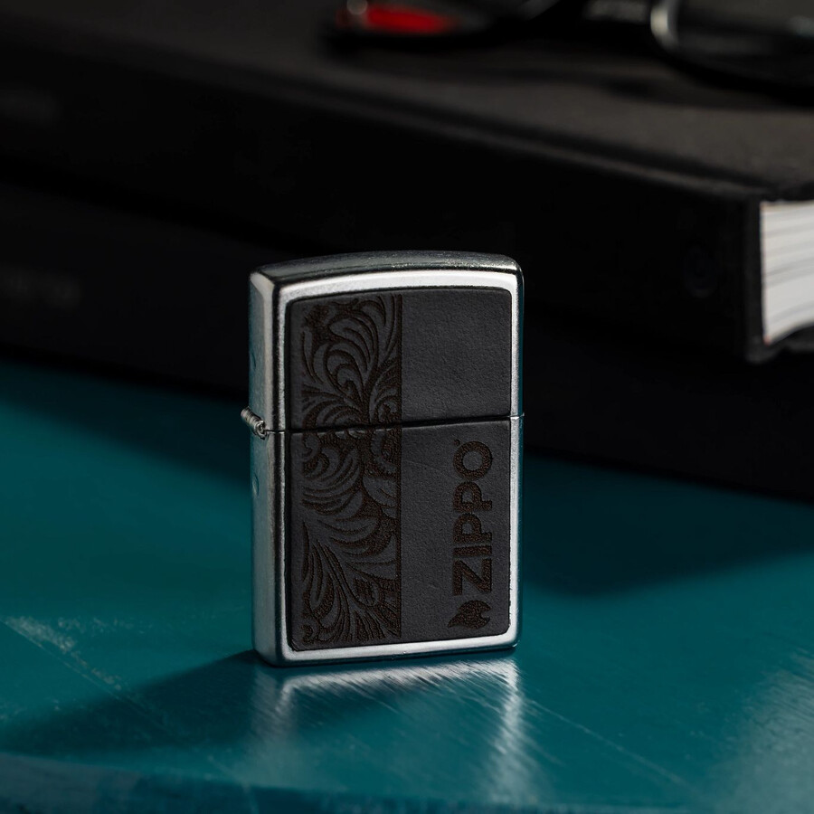 schwarzes lederemblem – zippo-design