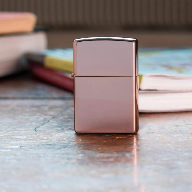 klassisches hochglanzpoliertes roségold