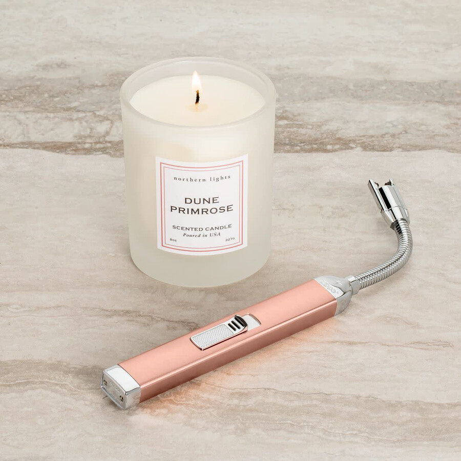 geschenkset mit wiederaufladbarem kerzenfeuerzeug in roségold und 227-g-dunenprimelkerze